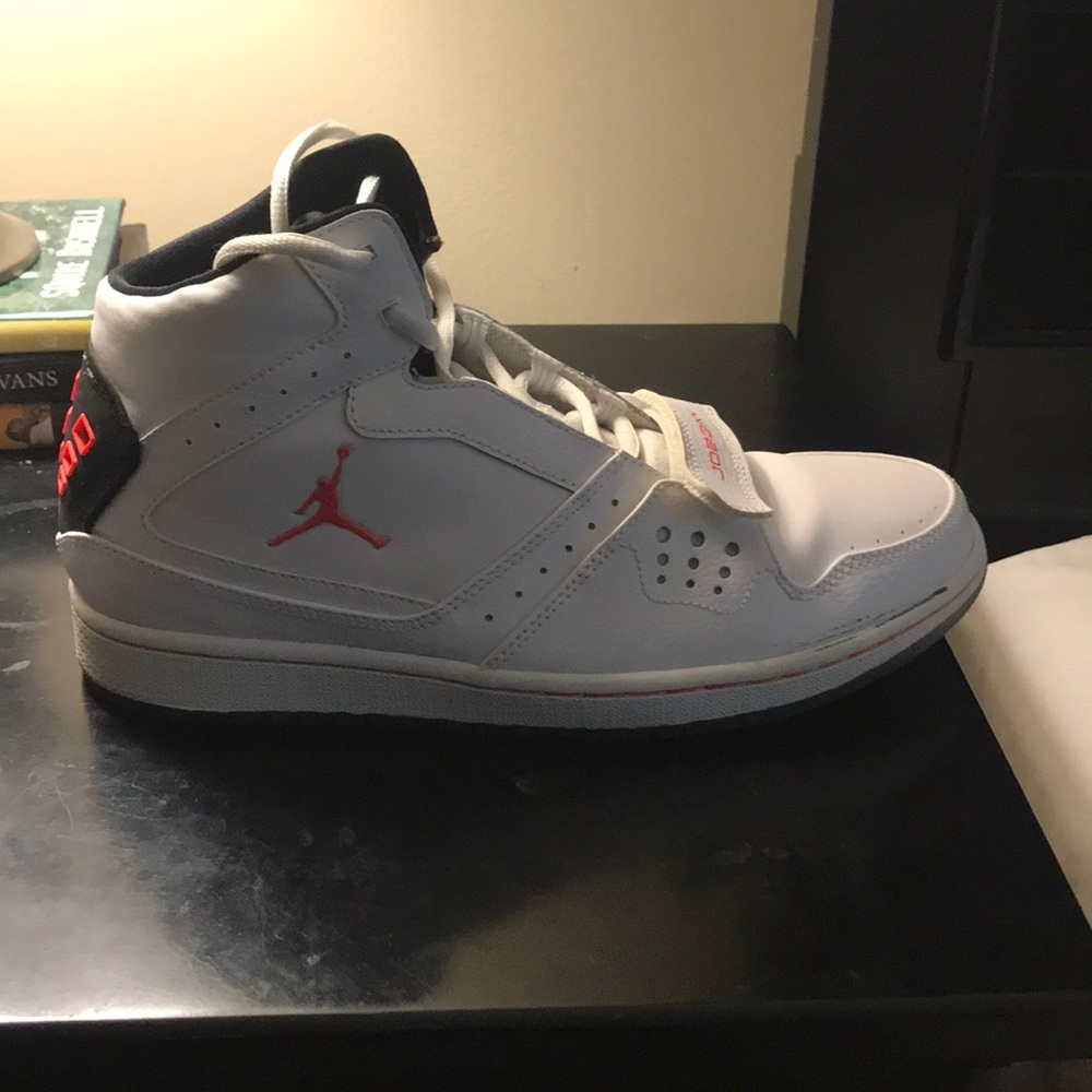 White Air Jordan 8 1/2  Men’s Basketball shoe